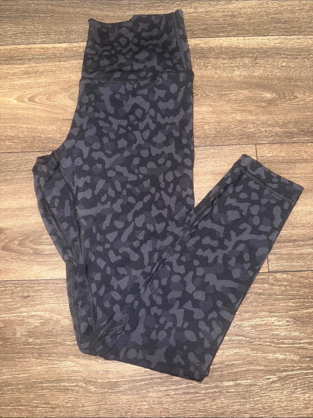 High-Waist Black Patterned Leggings - Picture 9 of 10